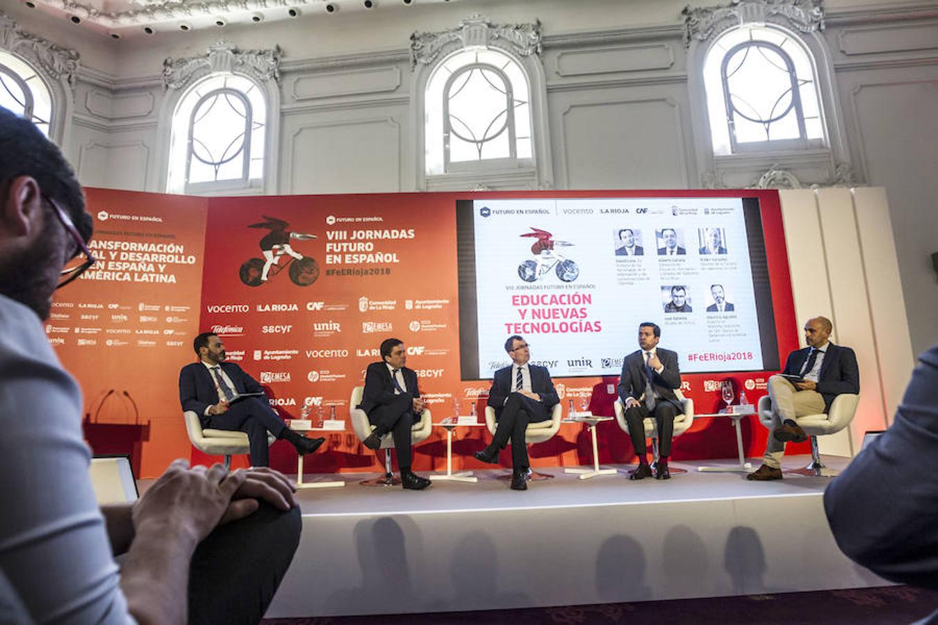 Primera jornada de Futuro en Español en la que se ha abordado la transformación digital y desarrollo en España y América Latina con enfoque especial en la educación y las nuevas tecnologías. Han participado el l exministro de las TIC de Colombia, David Luna; el alcalde de Murcia, José Francisco Ballesta; el consejero riojano de Educación, Alberto Galiana; y el vicerrector de UNIR Josu Ahedo.