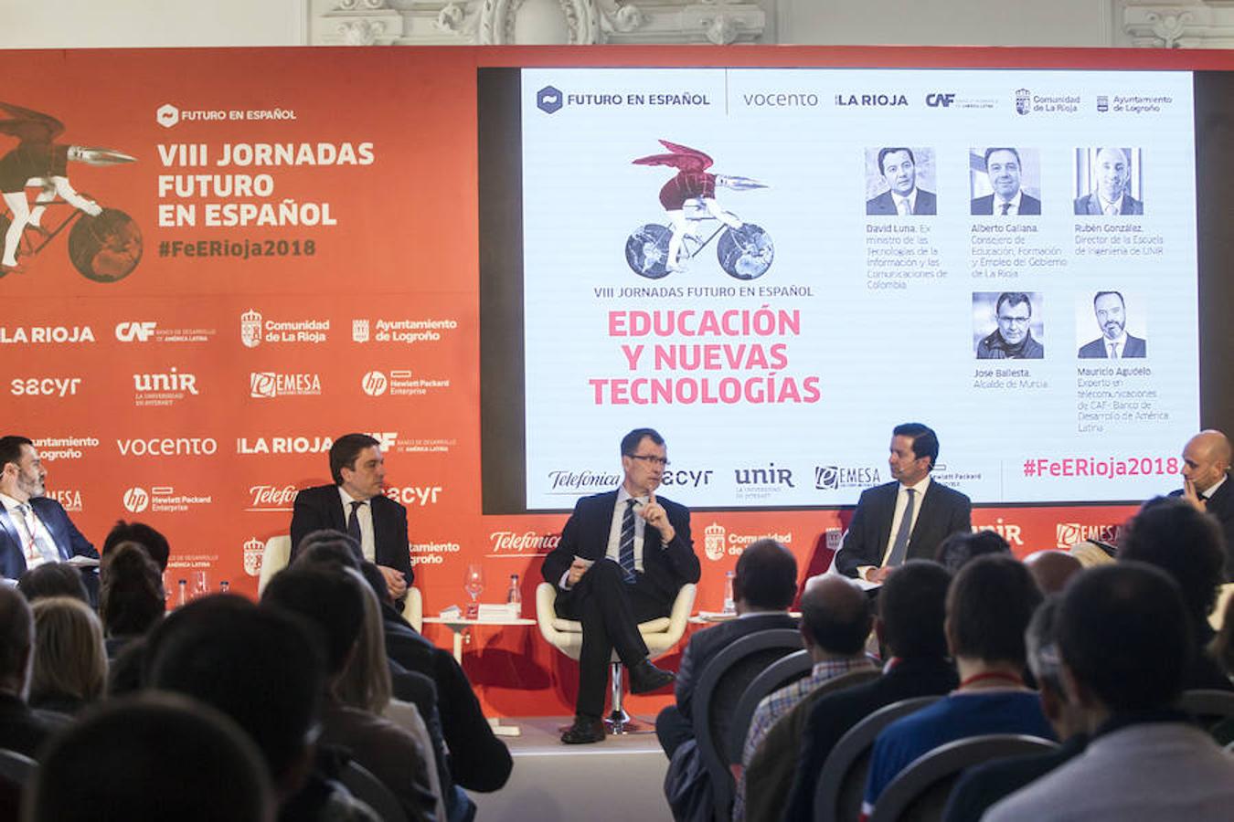 Primera jornada de Futuro en Español en la que se ha abordado la transformación digital y desarrollo en España y América Latina con enfoque especial en la educación y las nuevas tecnologías. Han participado el l exministro de las TIC de Colombia, David Luna; el alcalde de Murcia, José Francisco Ballesta; el consejero riojano de Educación, Alberto Galiana; y el vicerrector de UNIR Josu Ahedo.