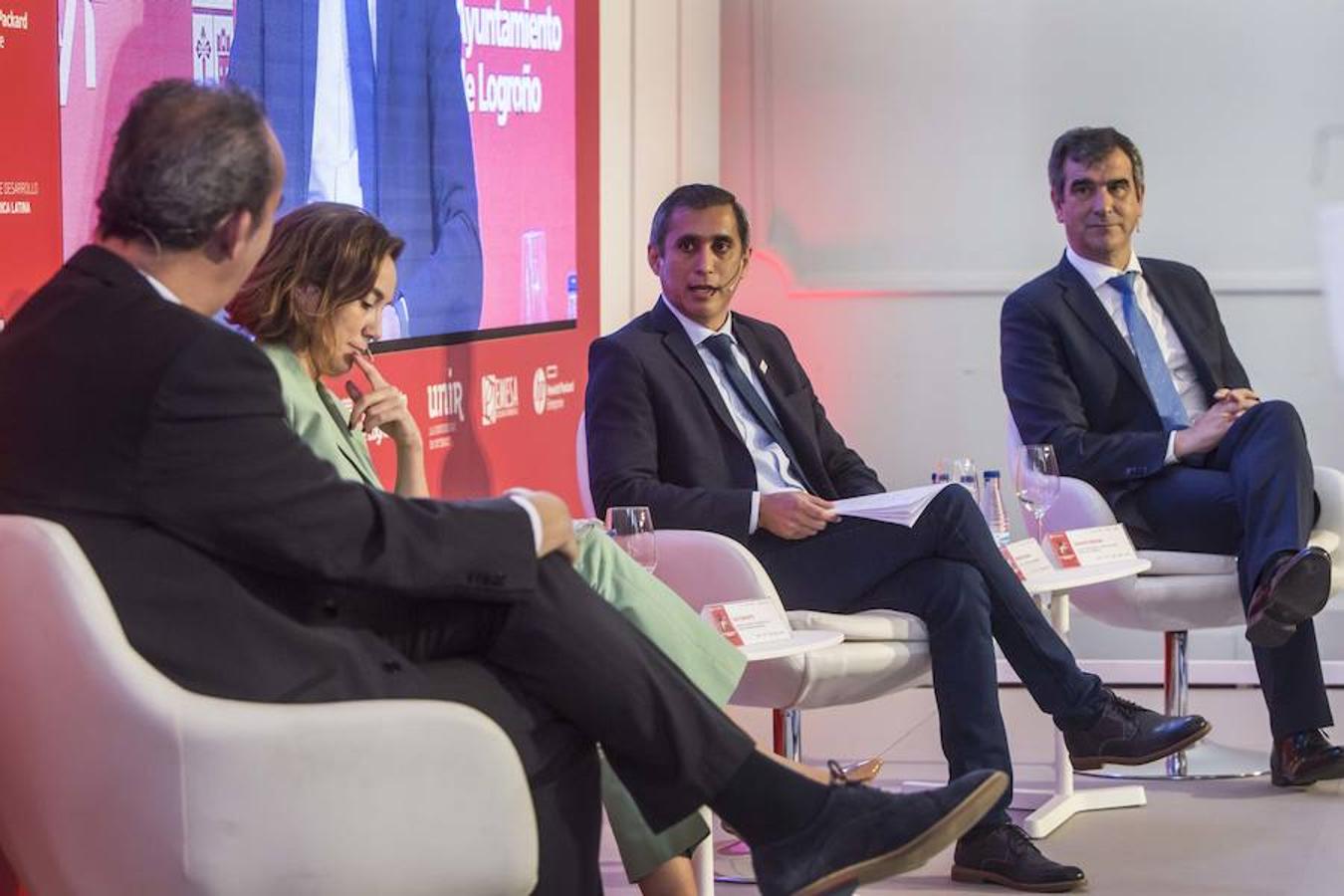 La tecnología inteligente para la gestión integral de la ciudad moderna y la conectividad ha centrado el contenido de la segunda jornada de Futuro en Español, a las que asisten expertos del sector tecnológico, educativo y urbanístico de España y América Latina.