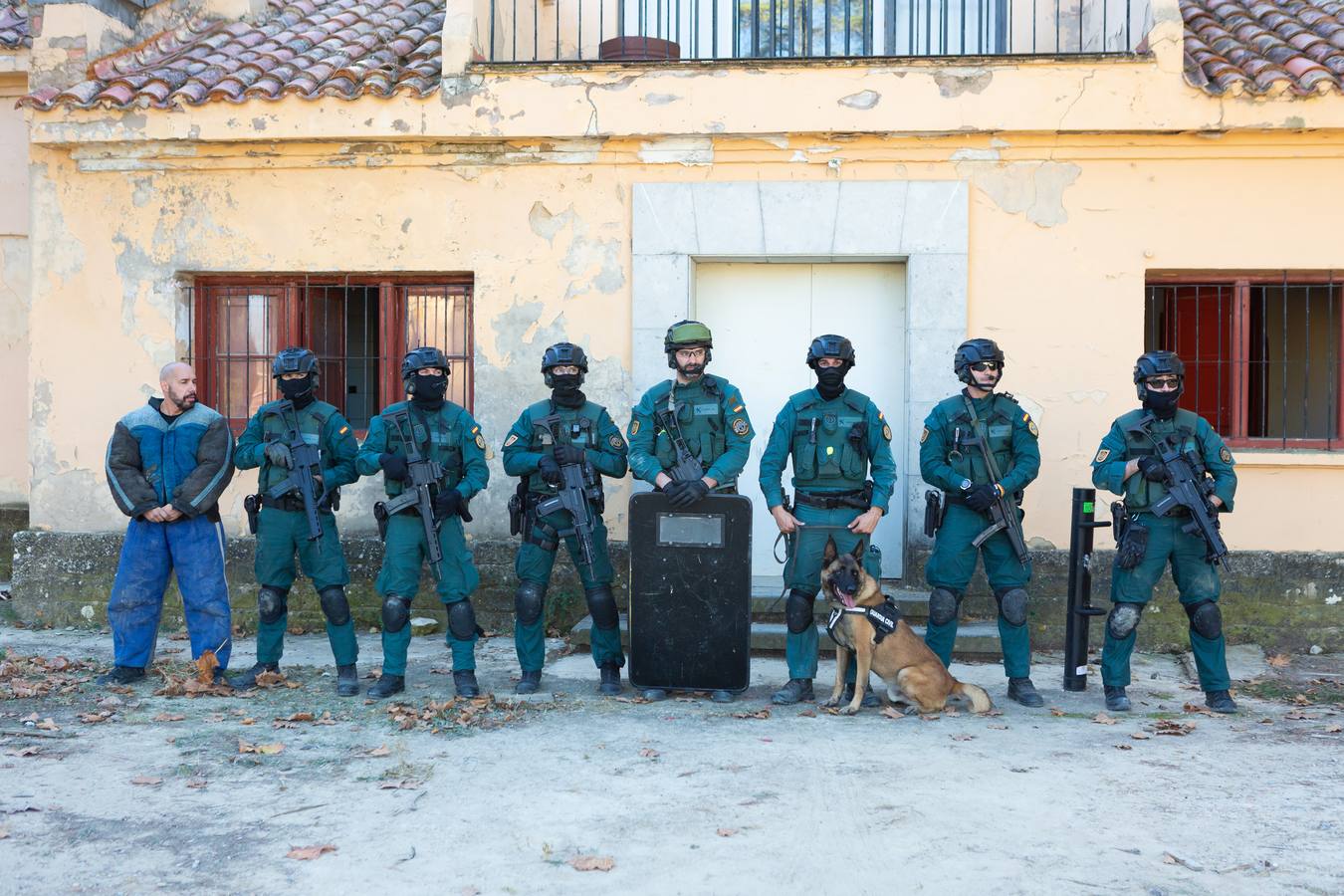 El Grupo de Acción Rápida (GAR) de la Guardia Civil y la Gendarmería Francesa están desarrollano unas jornadas prácticas en Logroño para implementar un nuevo sistema de detección de explosivos con perros en grandes concentraciones de personas, como eventos deportivos o musicales.