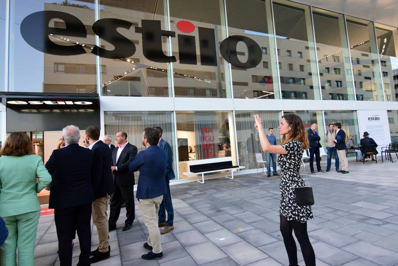 Está situada en la estación de tren de Logroño