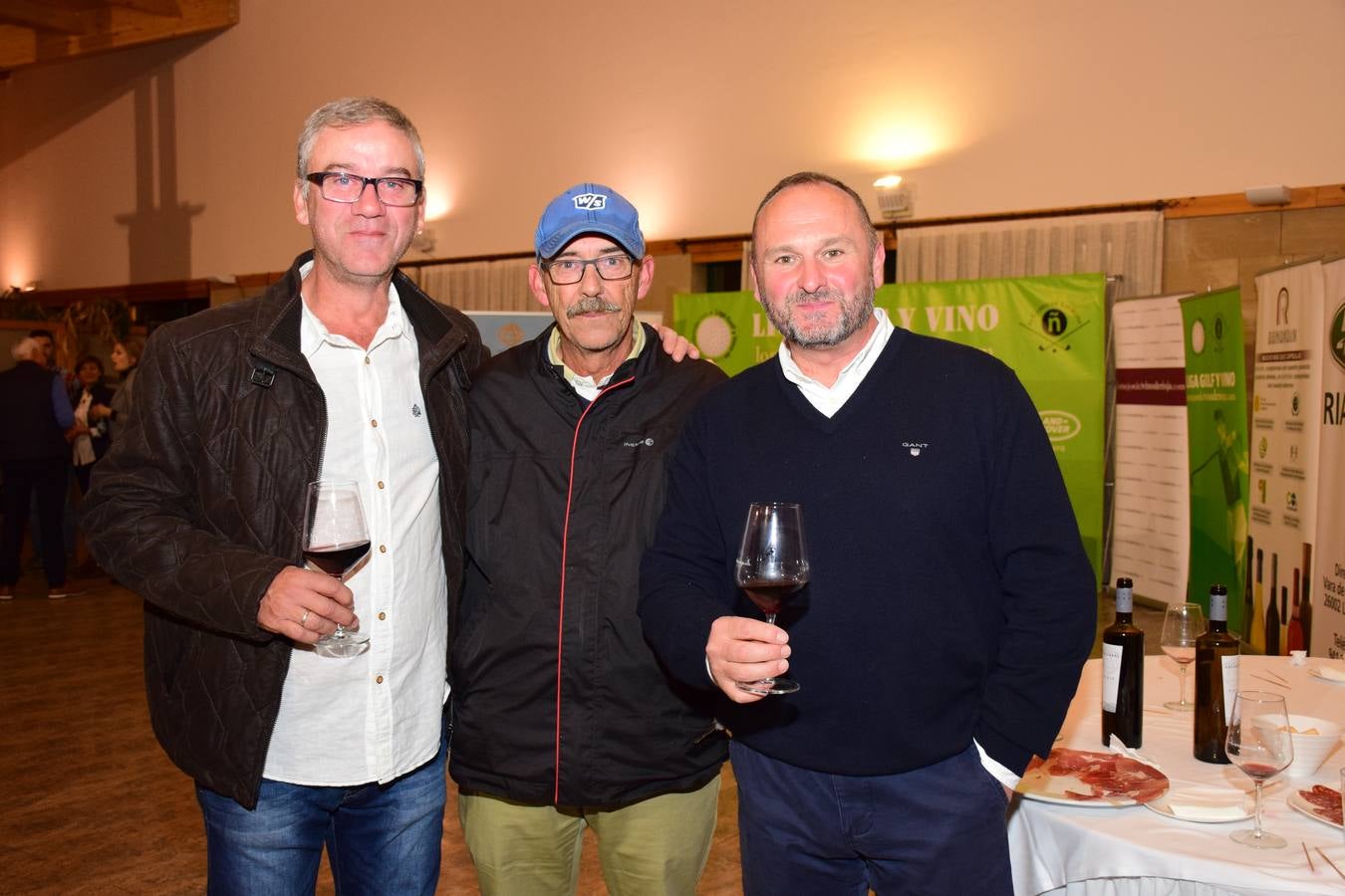 Tras la jornada de golf se pudo disfrutar de una cata d dos vinose de Bodegas Altanza