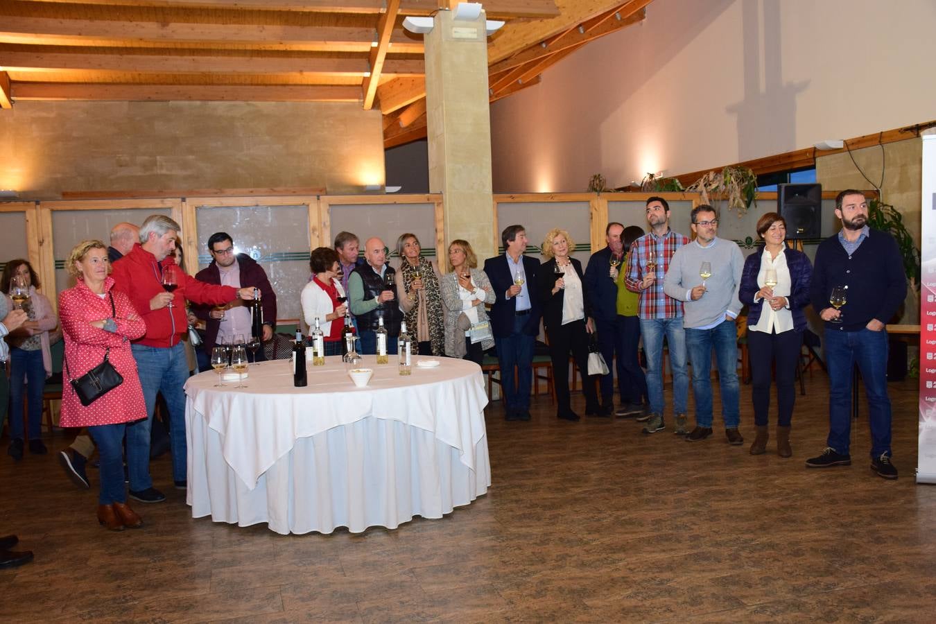 Tras la jornada de golf se pudo disfrutar de una cata d dos vinose de Bodegas Altanza