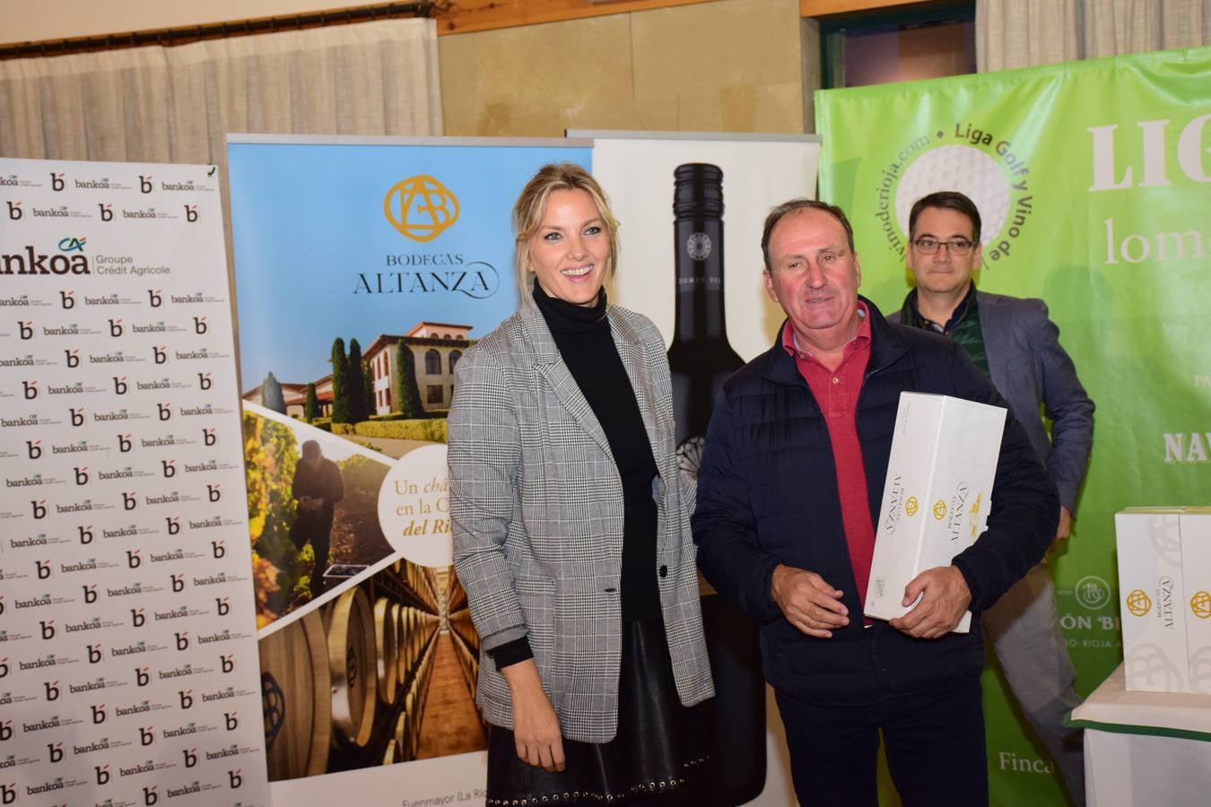 Entrega de premios a los ganadores del Torneo Bodegas Altanza, de la Liga de Golf y Vino de lomejordelvinoderioja.com.