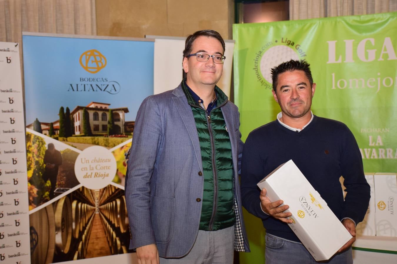 Entrega de premios a los ganadores del Torneo Bodegas Altanza, de la Liga de Golf y Vino de lomejordelvinoderioja.com.