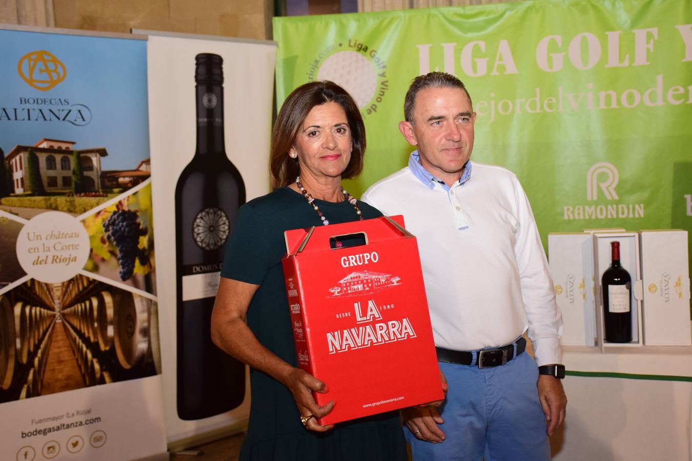 Entrega de premios a los ganadores del Torneo Bodegas Altanza, de la Liga de Golf y Vino de lomejordelvinoderioja.com.