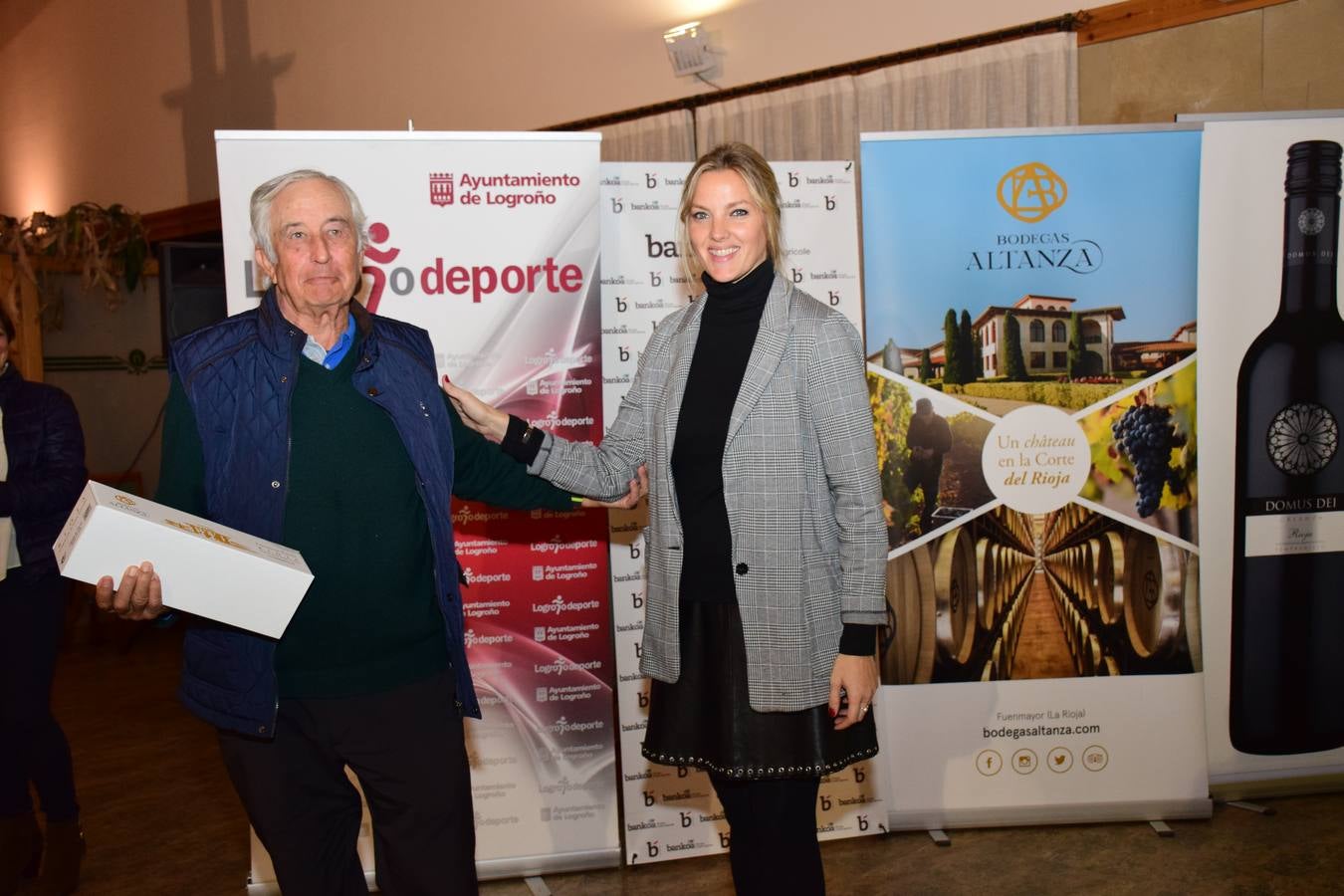 Entrega de premios a los ganadores del Torneo Bodegas Altanza, de la Liga de Golf y Vino de lomejordelvinoderioja.com.