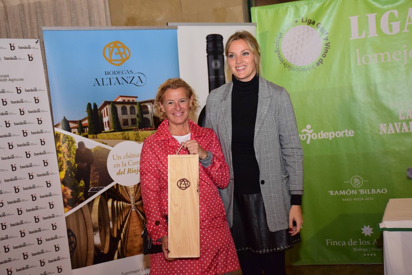 Entrega de premios a los ganadores del Torneo Bodegas Altanza, de la Liga de Golf y Vino de lomejordelvinoderioja.com.