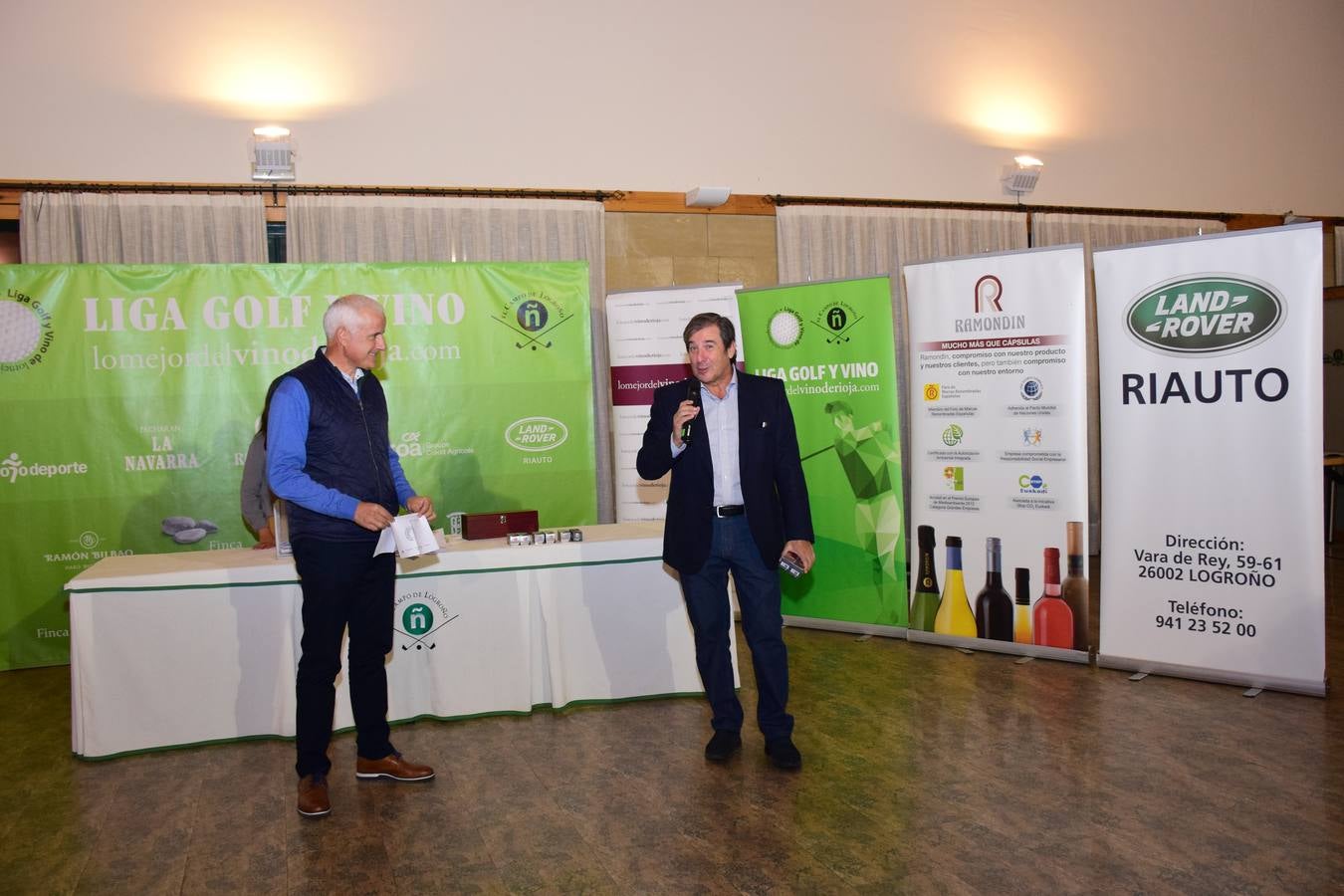 Entrega de premios a los ganadores del Torneo Bodegas Altanza, de la Liga de Golf y Vino de lomejordelvinoderioja.com.