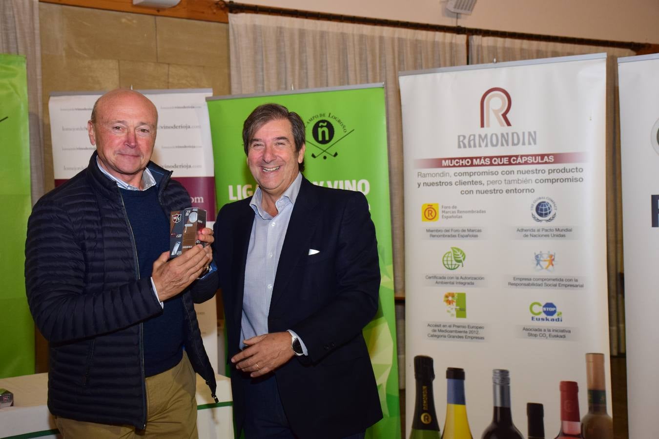 Entrega de premios a los ganadores del Torneo Bodegas Altanza, de la Liga de Golf y Vino de lomejordelvinoderioja.com.