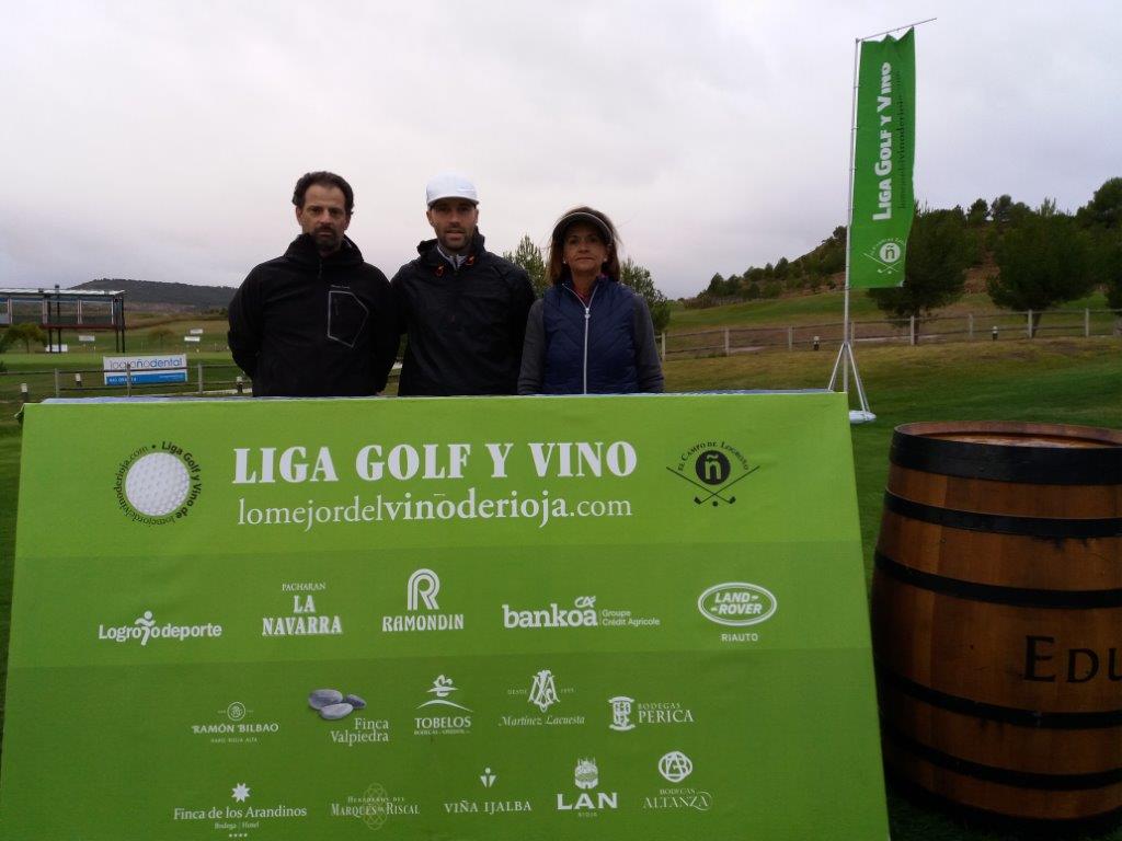 Los jugadores posan minutos antes de comenzar la jornada de golf.