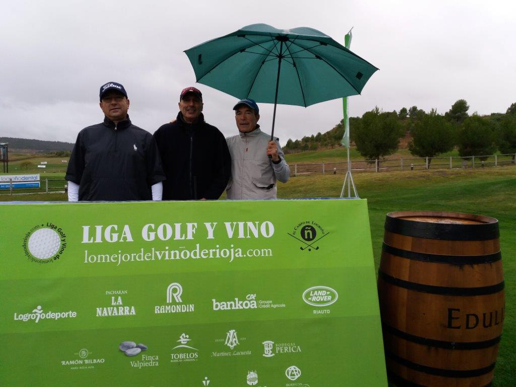 Los jugadores posan minutos antes de comenzar la jornada de golf.