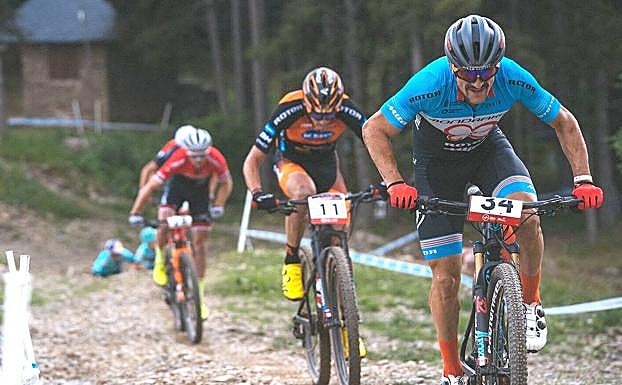 Carlos Colom, durante la Copa del Mundo de bibcicleta de montaña de Vallnord (Andorra).
