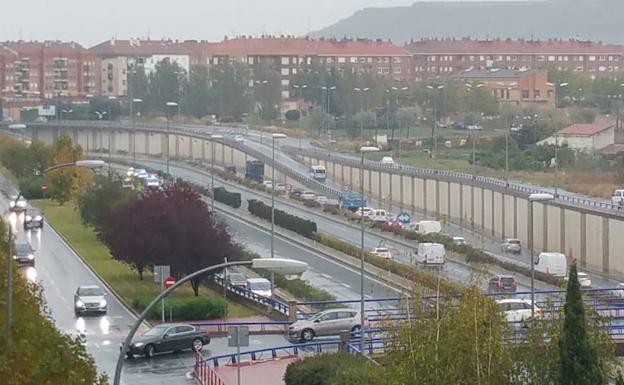 Colas en la Circunvalación tras el accidente. 