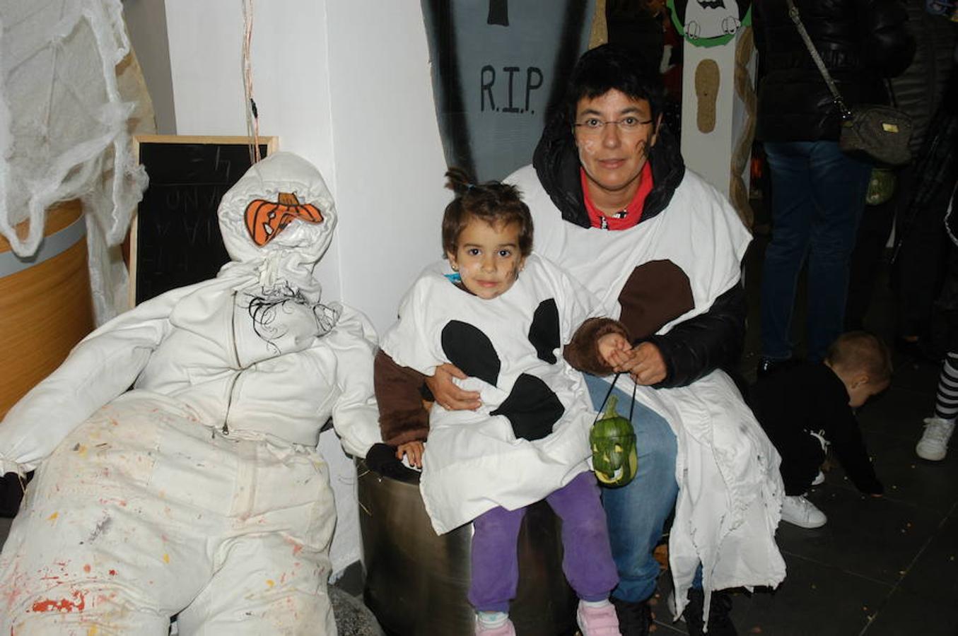 Día de las Calaveras en Cervera del Río Alhama donde ha habido pintacaras, chocolatada y concurso de calaveras hechas con calabazas. Debido a la lluvia se tuvo que celebrar en el hotel rural museo etnográfico de la alpargata.