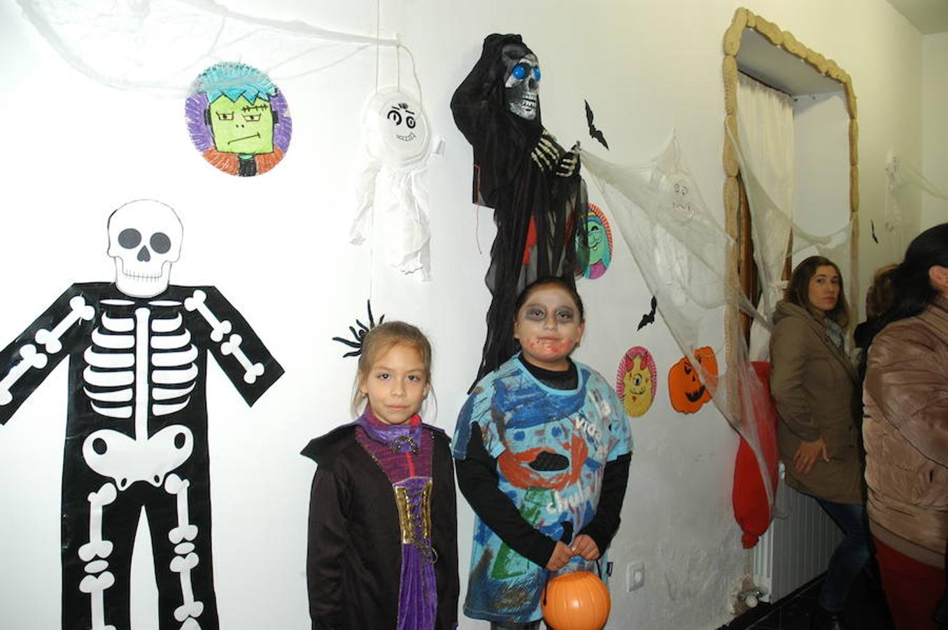 Día de las Calaveras en Cervera del Río Alhama donde ha habido pintacaras, chocolatada y concurso de calaveras hechas con calabazas. Debido a la lluvia se tuvo que celebrar en el hotel rural museo etnográfico de la alpargata.