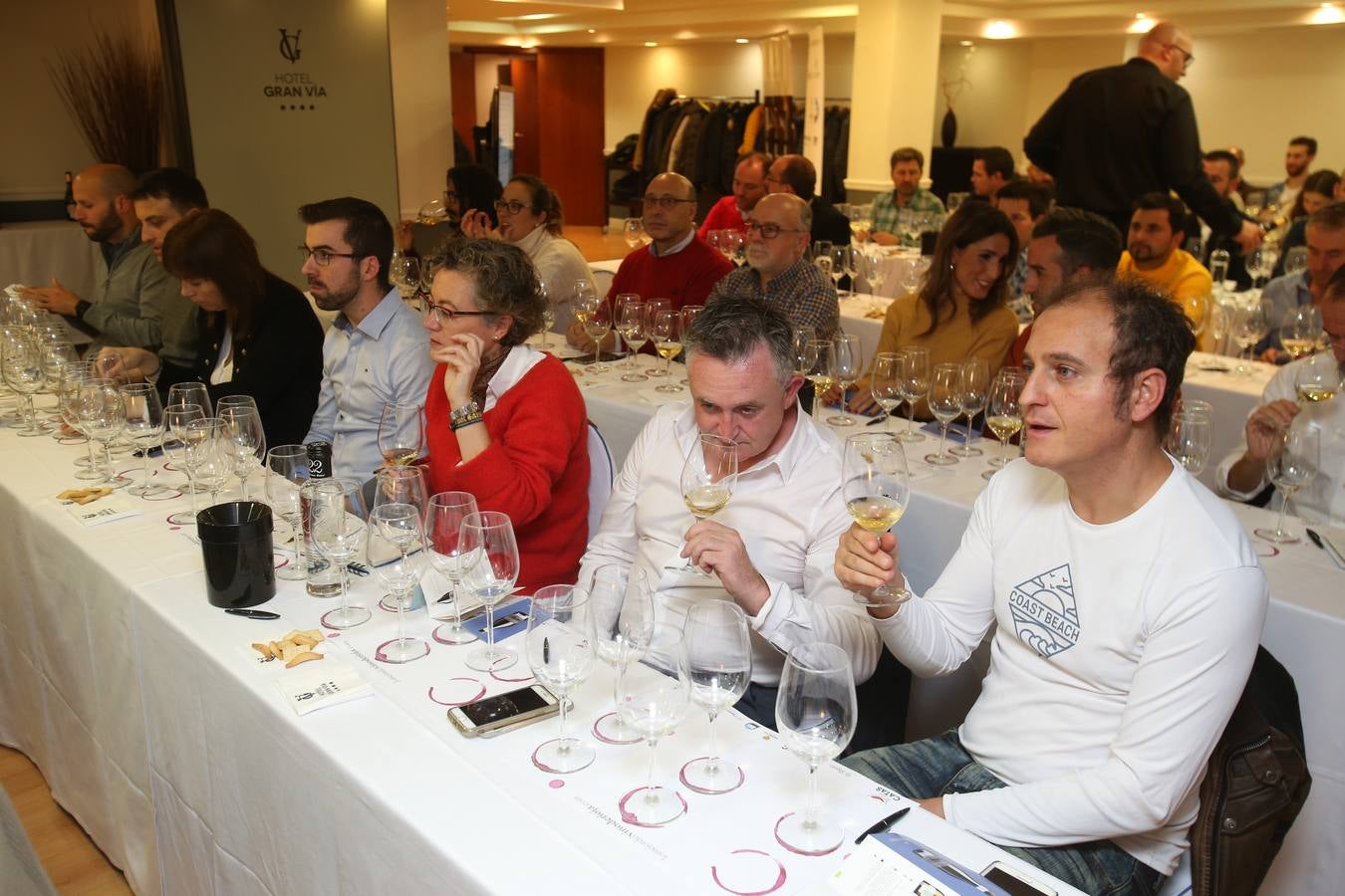 Viña Ijalba protagonizó el regreso tras la vendimia del Club de Catas de lomejordelvinorioja.com.