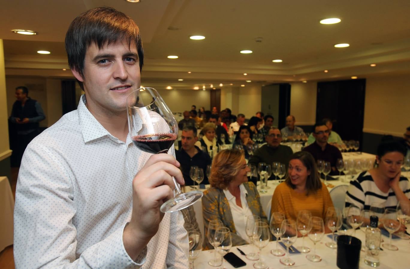 Viña Ijalba protagonizó el regreso tras la vendimia del Club de Catas de lomejordelvinorioja.com.