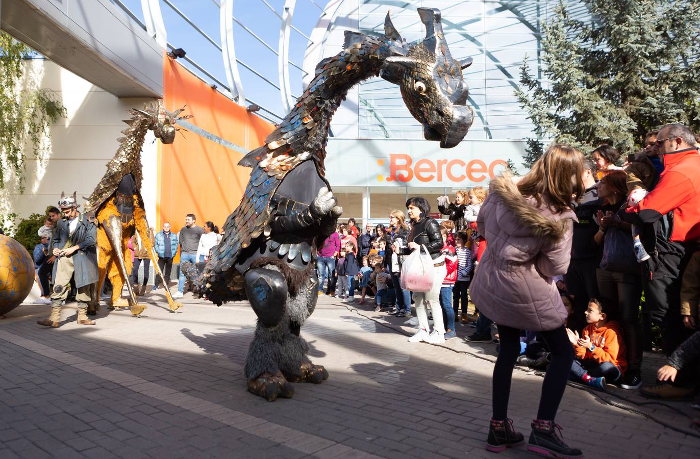 El centro comercial Berceo ha vivido esta mañana un espectacular desfile.