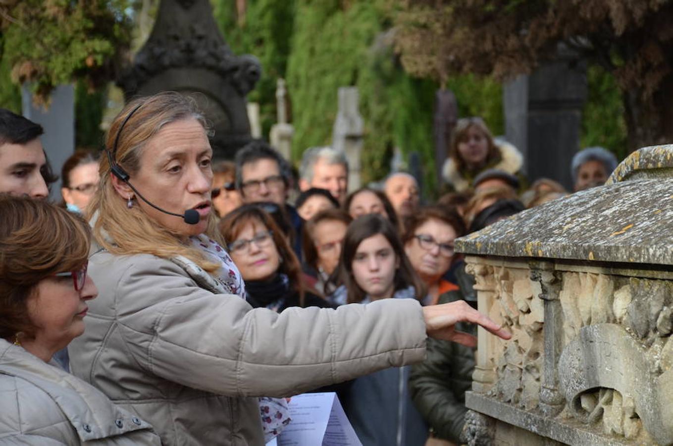 El cementerio de Calahorra y sus piedras han servido de lección a los visitantes que han tenido la curiosidad de comprender la historia del camposanto y los secretos de sus inscripciones.