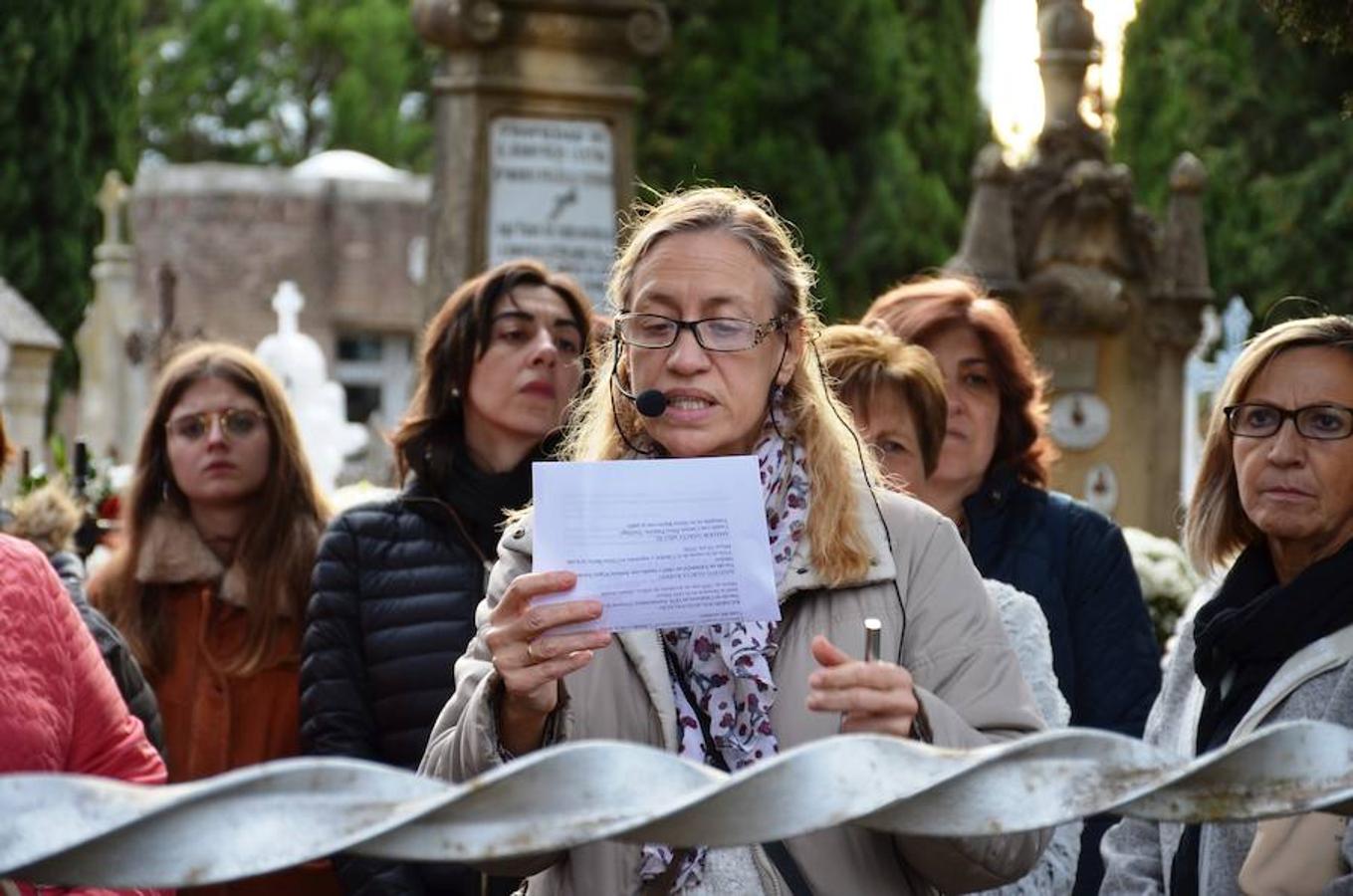 El cementerio de Calahorra y sus piedras han servido de lección a los visitantes que han tenido la curiosidad de comprender la historia del camposanto y los secretos de sus inscripciones.