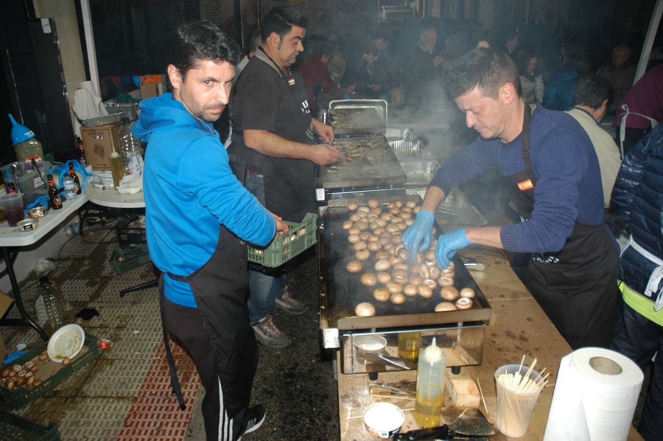 El sábado se disfrutó de cocina en directo y degustaciones en las carpas municipales de la calle Doctor Remón.