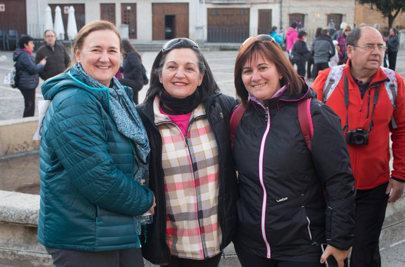 La iniciativa 'En marcha por la vida' ha reunido unas 650 personas para salir de paseo en una iniciativa organizada por la Asociación Española Contra el Cáncer de La Rioja, organizadora de la caminata que cubrió unos 12 kilómetros desde Santo Domingo de la Calzada y Hervías, y regreso. 