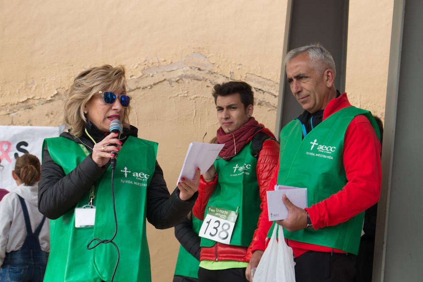 La iniciativa 'En marcha por la vida' ha reunido unas 650 personas para salir de paseo en una iniciativa organizada por la Asociación Española Contra el Cáncer de La Rioja, organizadora de la caminata que cubrió unos 12 kilómetros desde Santo Domingo de la Calzada y Hervías, y regreso. 