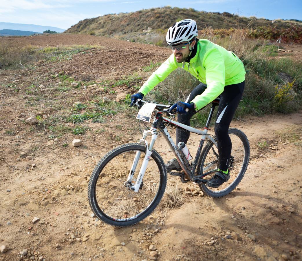 Más de 300 ciclistas participan en la Travesía del Mantible.