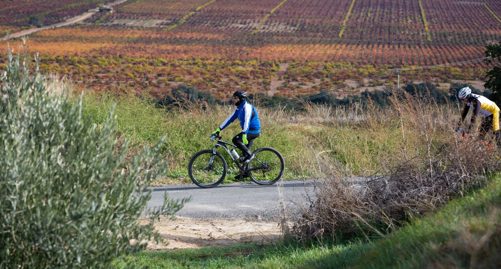 Más de 300 ciclistas participan en la Travesía del Mantible.