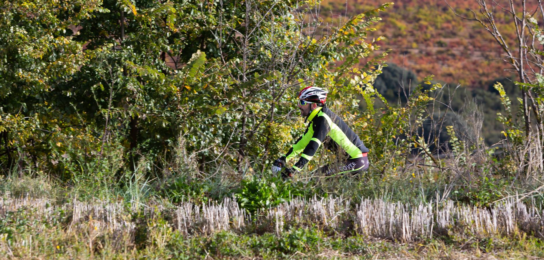 Más de 300 ciclistas participan en la Travesía del Mantible.