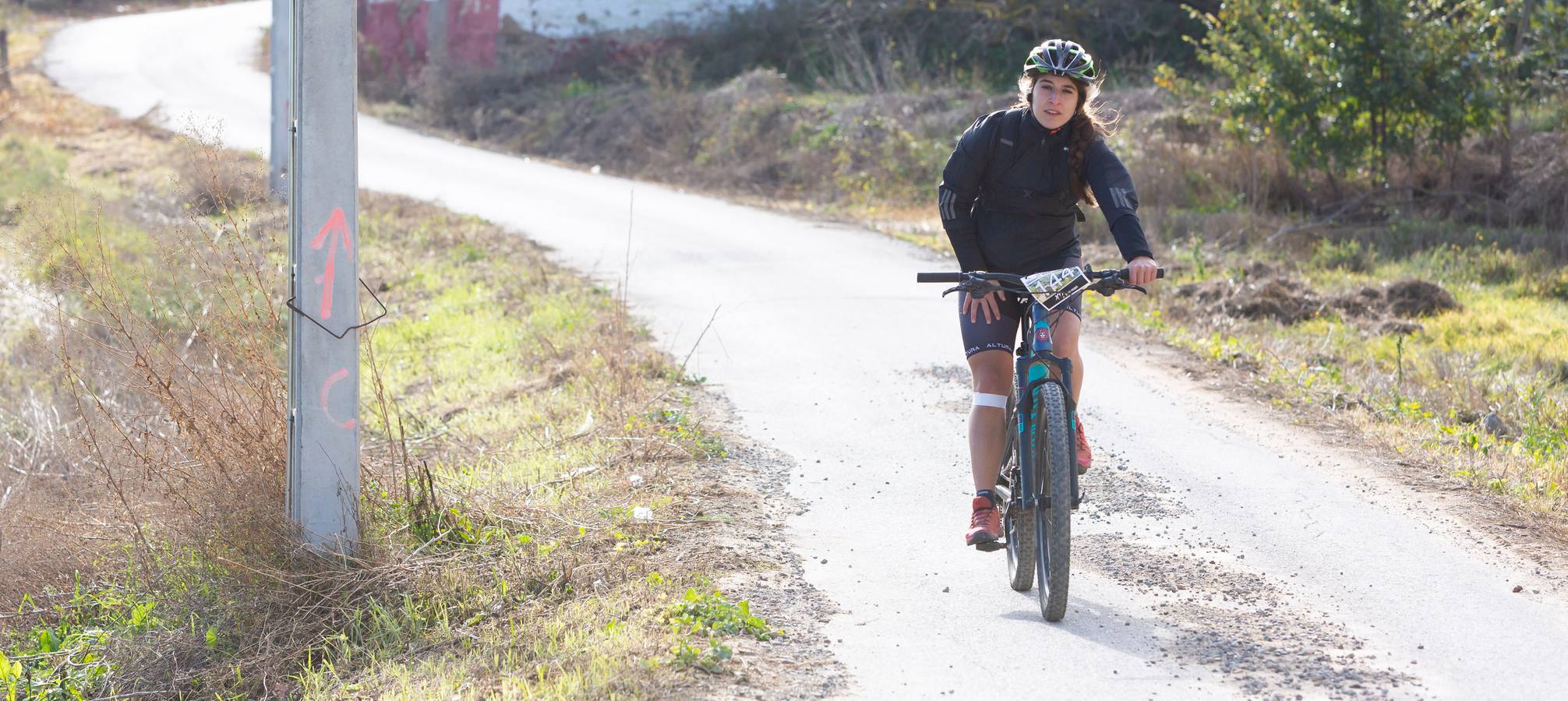 Más de 300 ciclistas participan en la Travesía del Mantible.