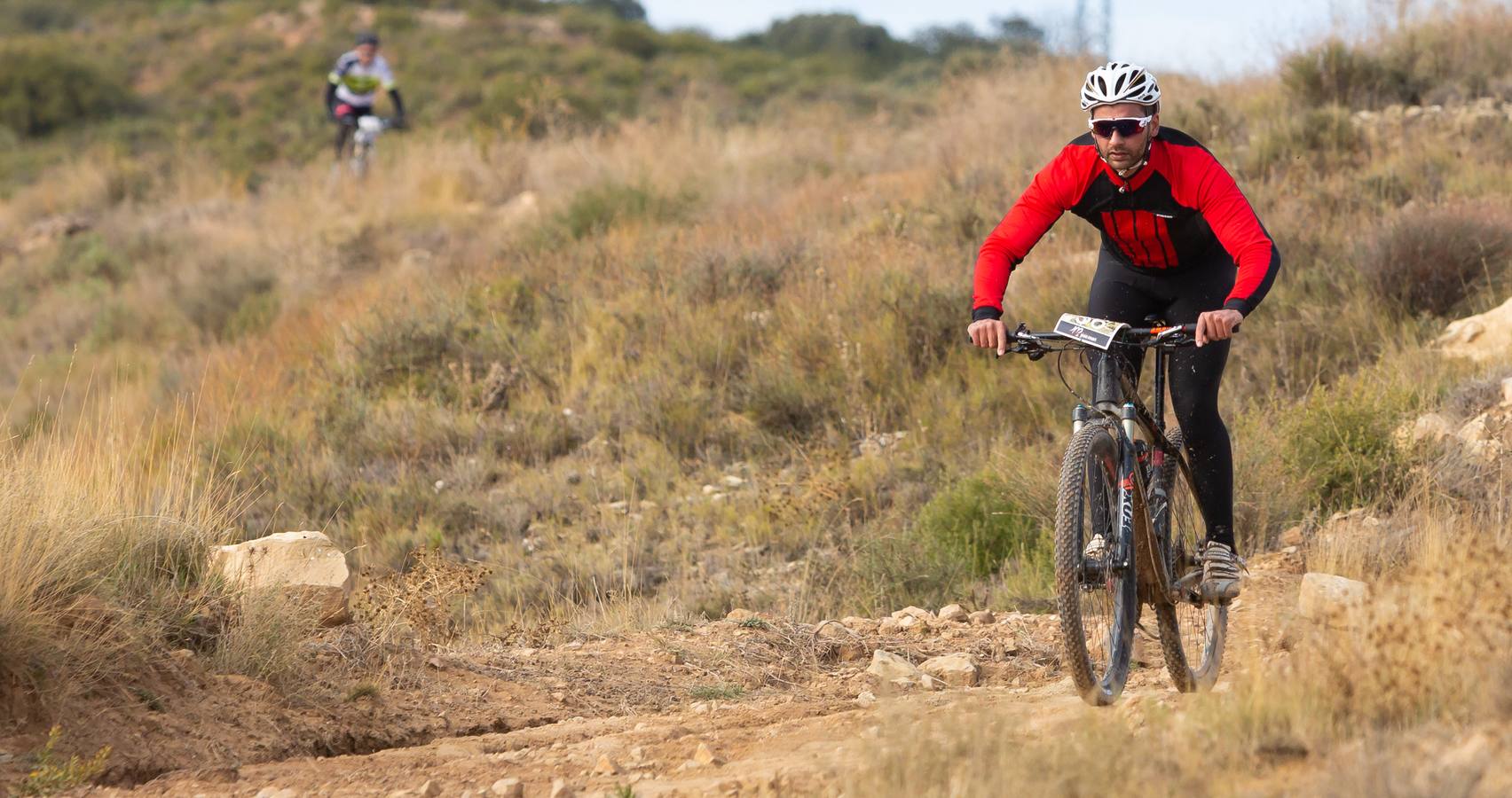 Más de 300 ciclistas participan en la Travesía del Mantible.