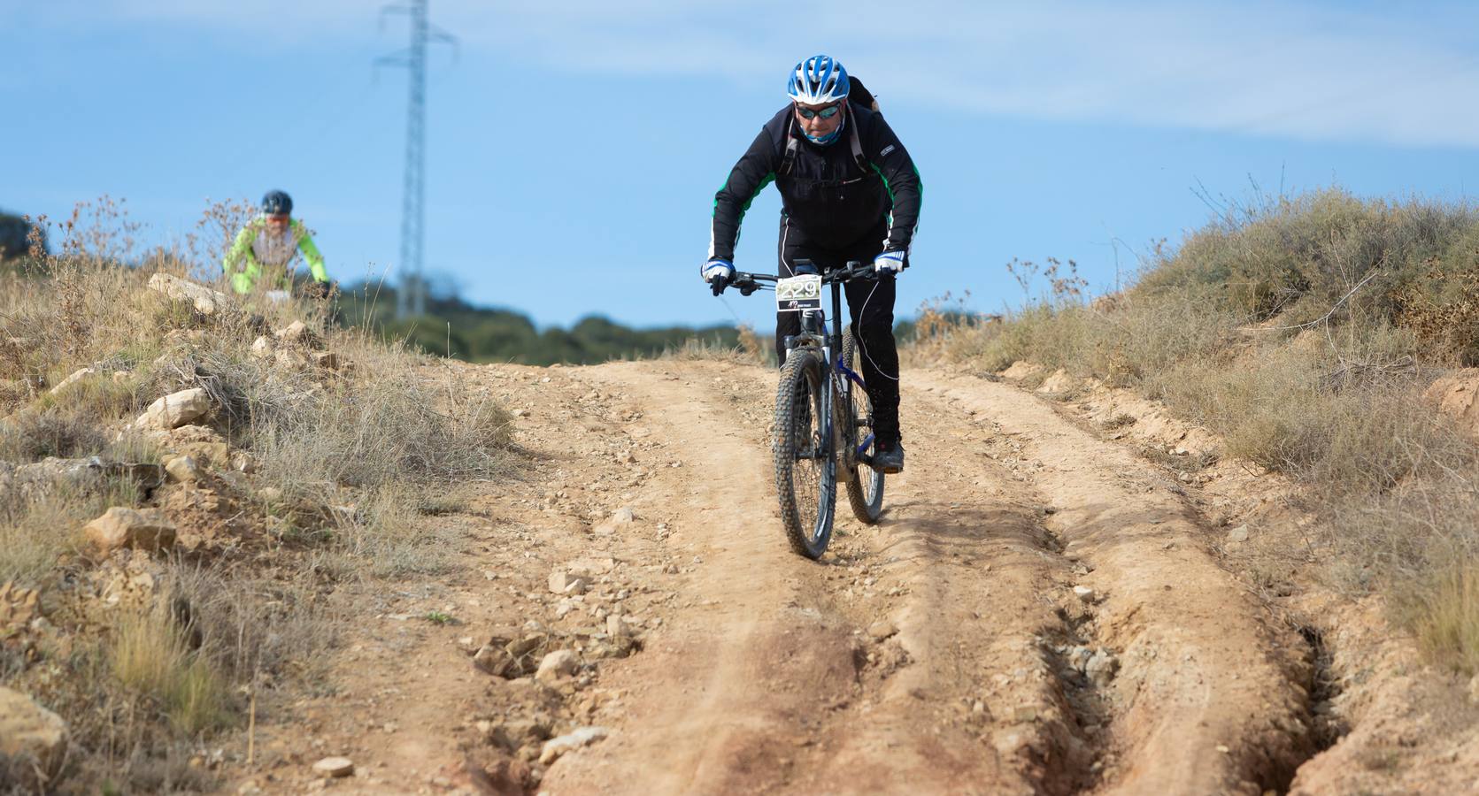 Más de 300 ciclistas participan en la Travesía del Mantible.