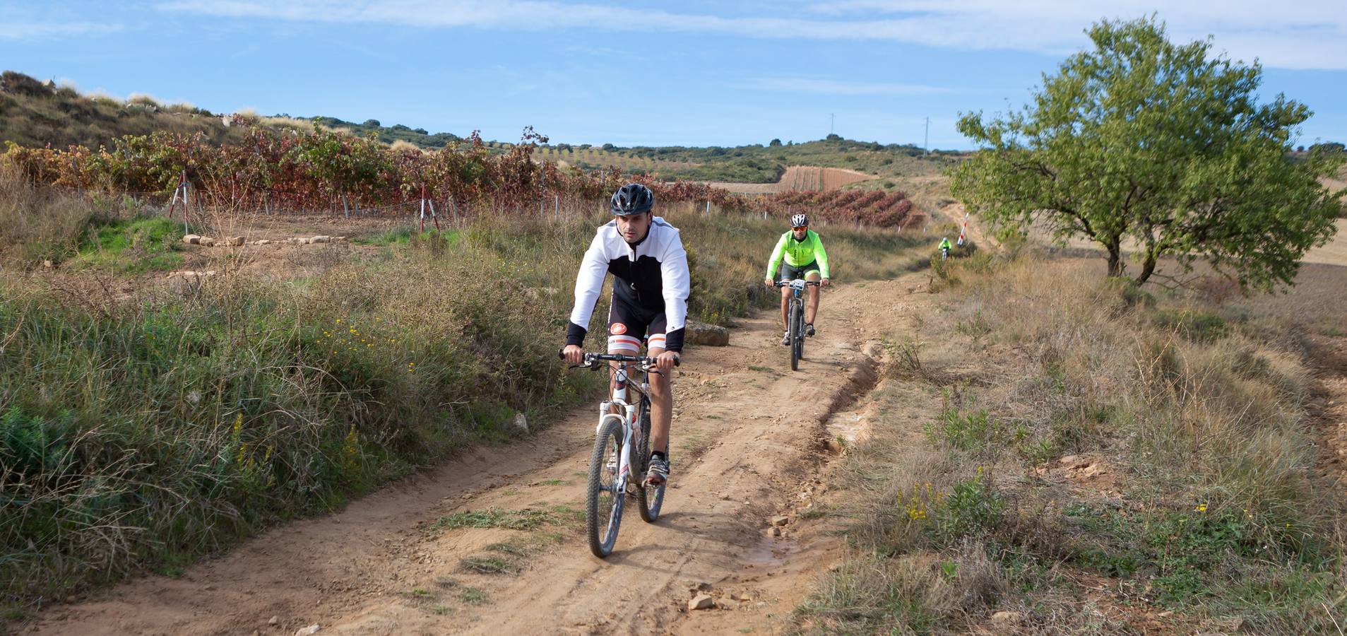 Más de 300 ciclistas participan en la Travesía del Mantible.