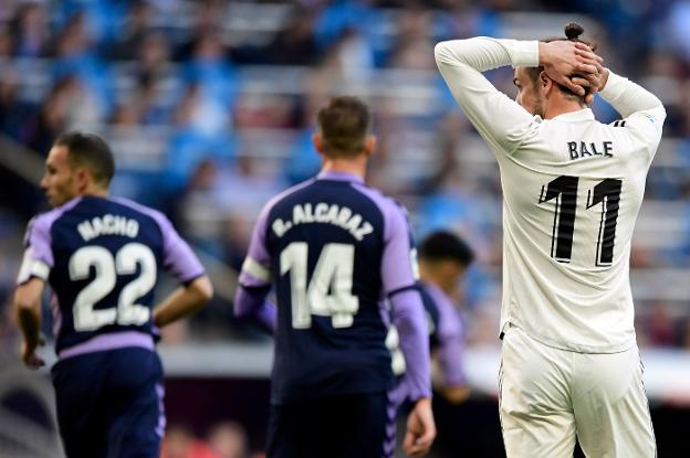 Bale se echa las manos a la cabeza después de errar una ocasión. :: efe