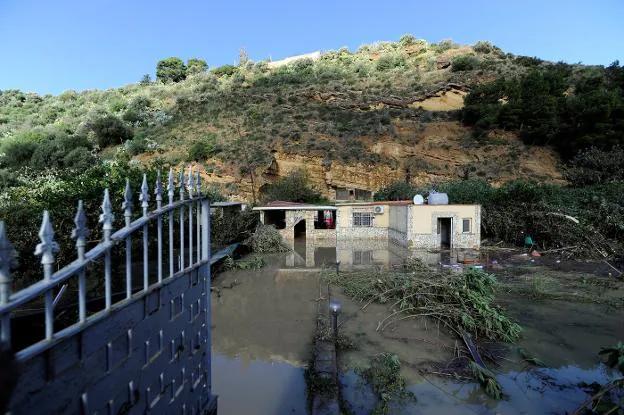 La casa inundada en la que perecieron nueve familiares. :: REUTERS