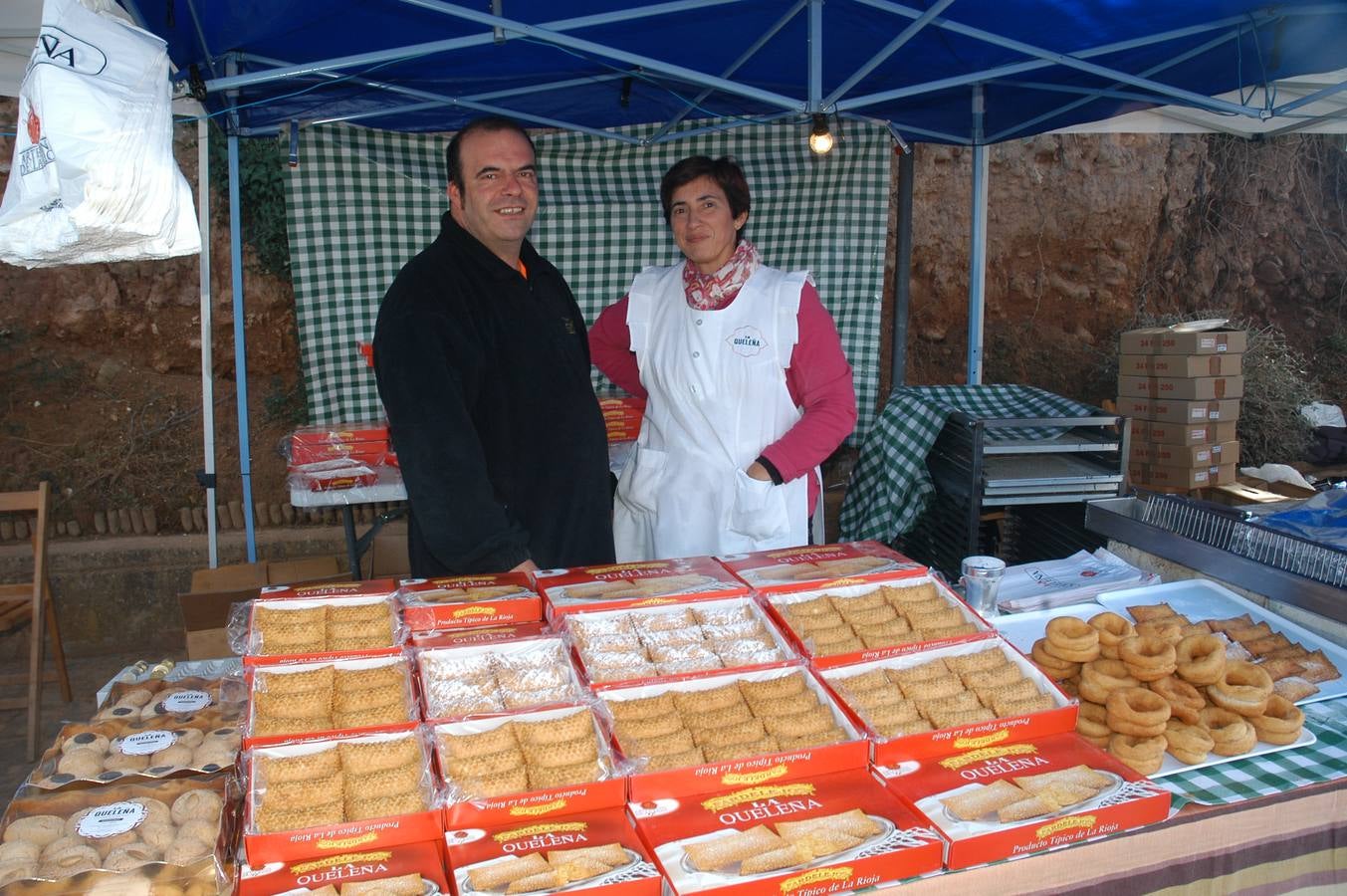 El evento resultó un éxito de público y terminó el domingo con el mercado de productos artesanales, degustaciones, música, visita al trujal y pringada...