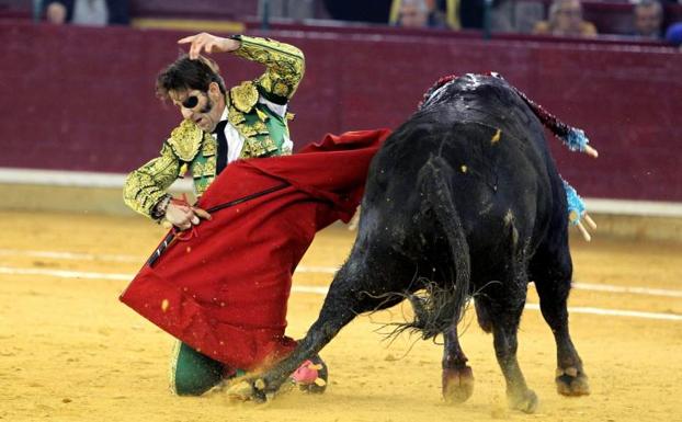 El torero Juan José Padilla recibe agradecido el Premio Nacional de Tauromaquia en el año de su retirada