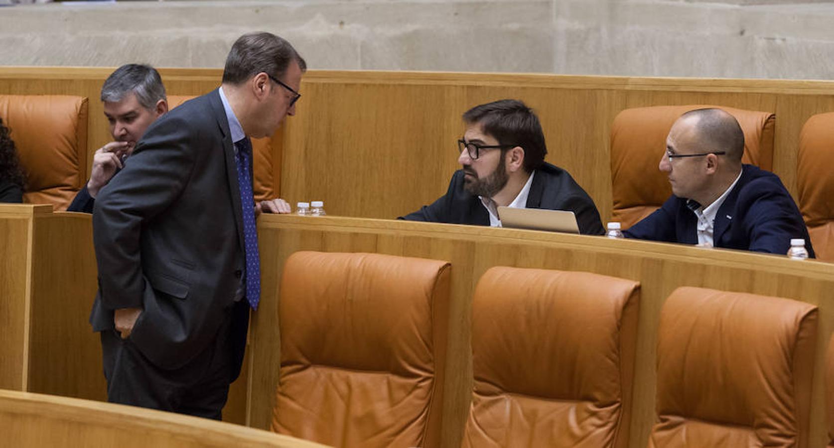 El presidente del Gobierno de La Rioja, José Ignacio Ceniceros ha respondido en el pleno del Parlamento regional a cuestiones sobre el reto demográfico, la economía en la región, el empleo público y el salario mínimo interprofesional (SMI). Parlamento.