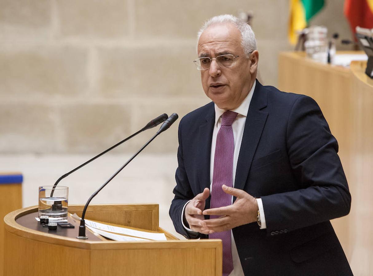 El presidente del Gobierno de La Rioja, José Ignacio Ceniceros ha respondido en el pleno del Parlamento regional a cuestiones sobre el reto demográfico, la economía en la región, el empleo público y el salario mínimo interprofesional (SMI). Parlamento.