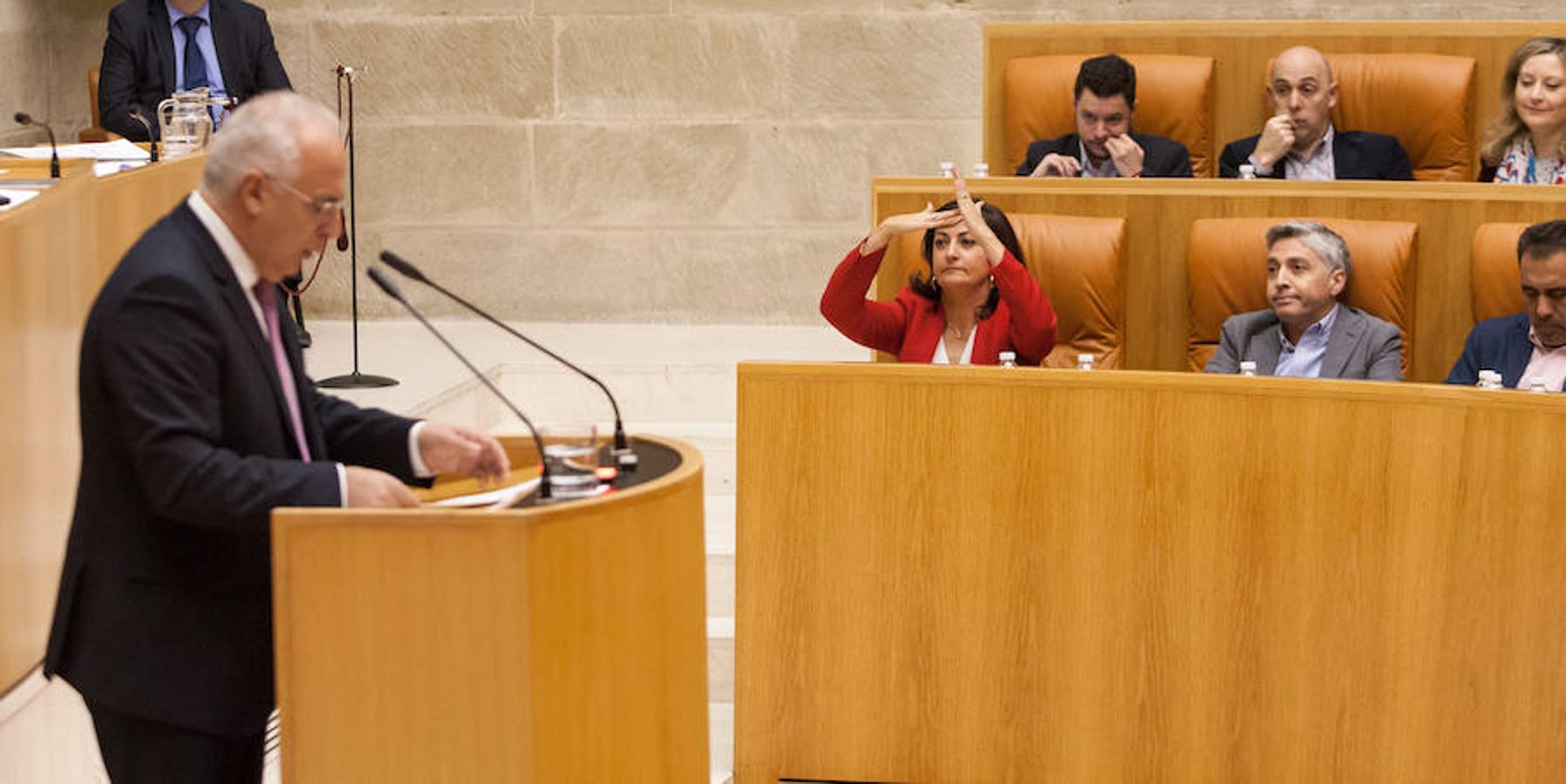 El presidente del Gobierno de La Rioja, José Ignacio Ceniceros ha respondido en el pleno del Parlamento regional a cuestiones sobre el reto demográfico, la economía en la región, el empleo público y el salario mínimo interprofesional (SMI). Parlamento.