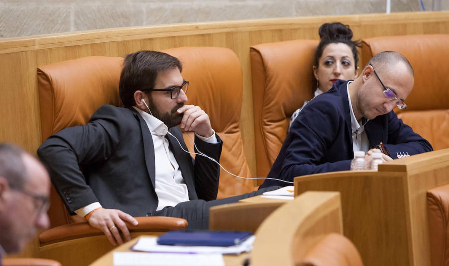 El presidente del Gobierno de La Rioja, José Ignacio Ceniceros ha respondido en el pleno del Parlamento regional a cuestiones sobre el reto demográfico, la economía en la región, el empleo público y el salario mínimo interprofesional (SMI). Parlamento.