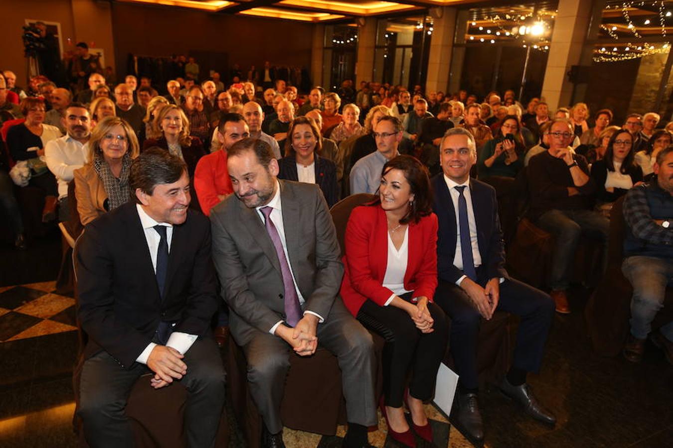 El ministro de Fomento, José Luis Ábalos ha intervenido en un acto del PSOE en La Rioja, junto a su secretario general, Francisco Ocón, y la secretaria federal de Mundo Rural y portavoz del Grupo Parlamentario Socialista, Concepción Andreu en el restaurante Delicatto de Logroño.