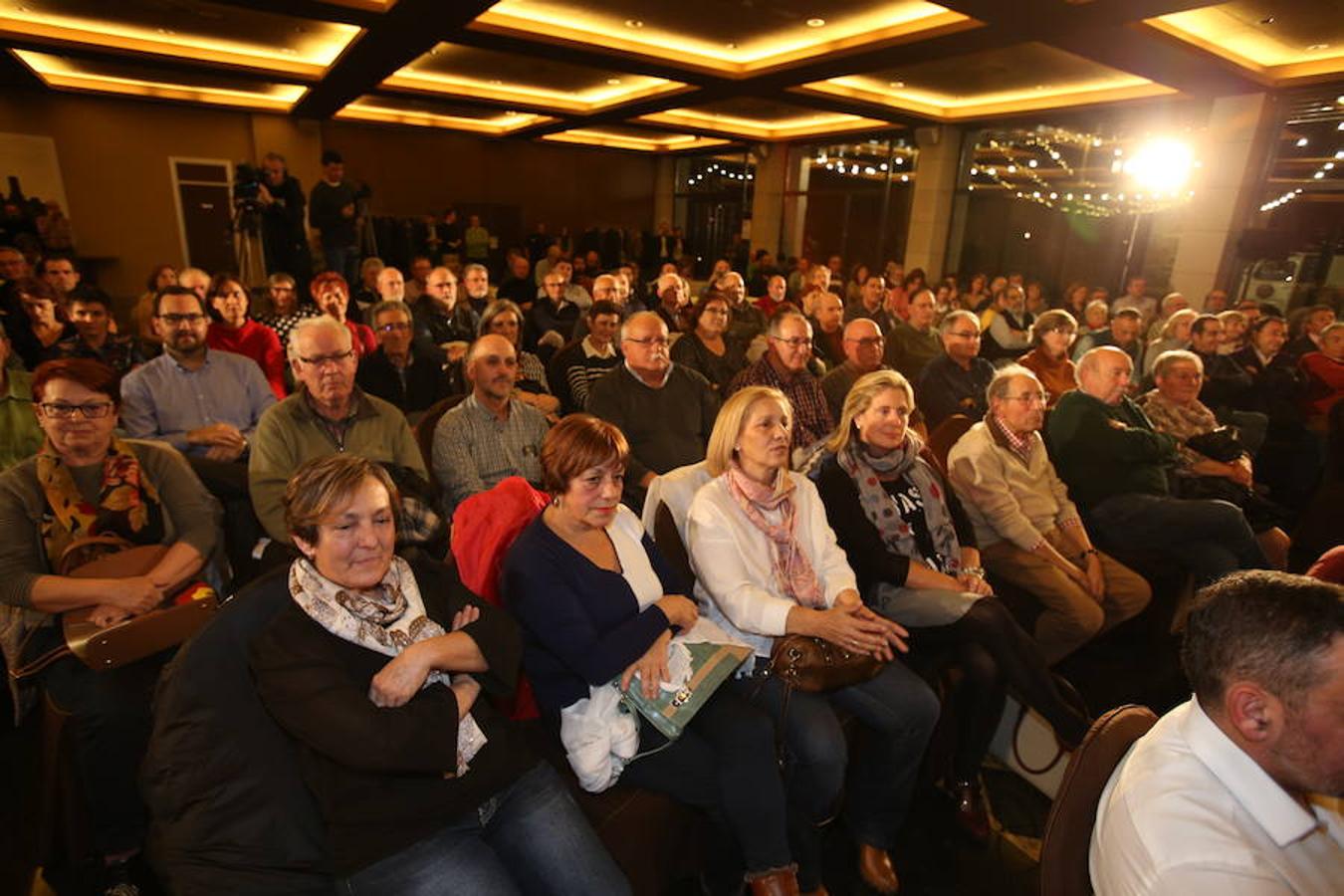 El ministro de Fomento, José Luis Ábalos ha intervenido en un acto del PSOE en La Rioja, junto a su secretario general, Francisco Ocón, y la secretaria federal de Mundo Rural y portavoz del Grupo Parlamentario Socialista, Concepción Andreu en el restaurante Delicatto de Logroño.