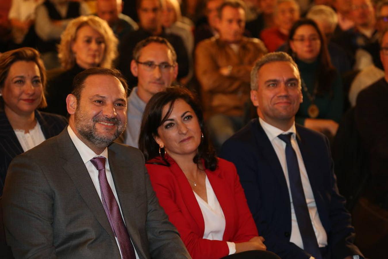 El ministro de Fomento, José Luis Ábalos ha intervenido en un acto del PSOE en La Rioja, junto a su secretario general, Francisco Ocón, y la secretaria federal de Mundo Rural y portavoz del Grupo Parlamentario Socialista, Concepción Andreu en el restaurante Delicatto de Logroño.