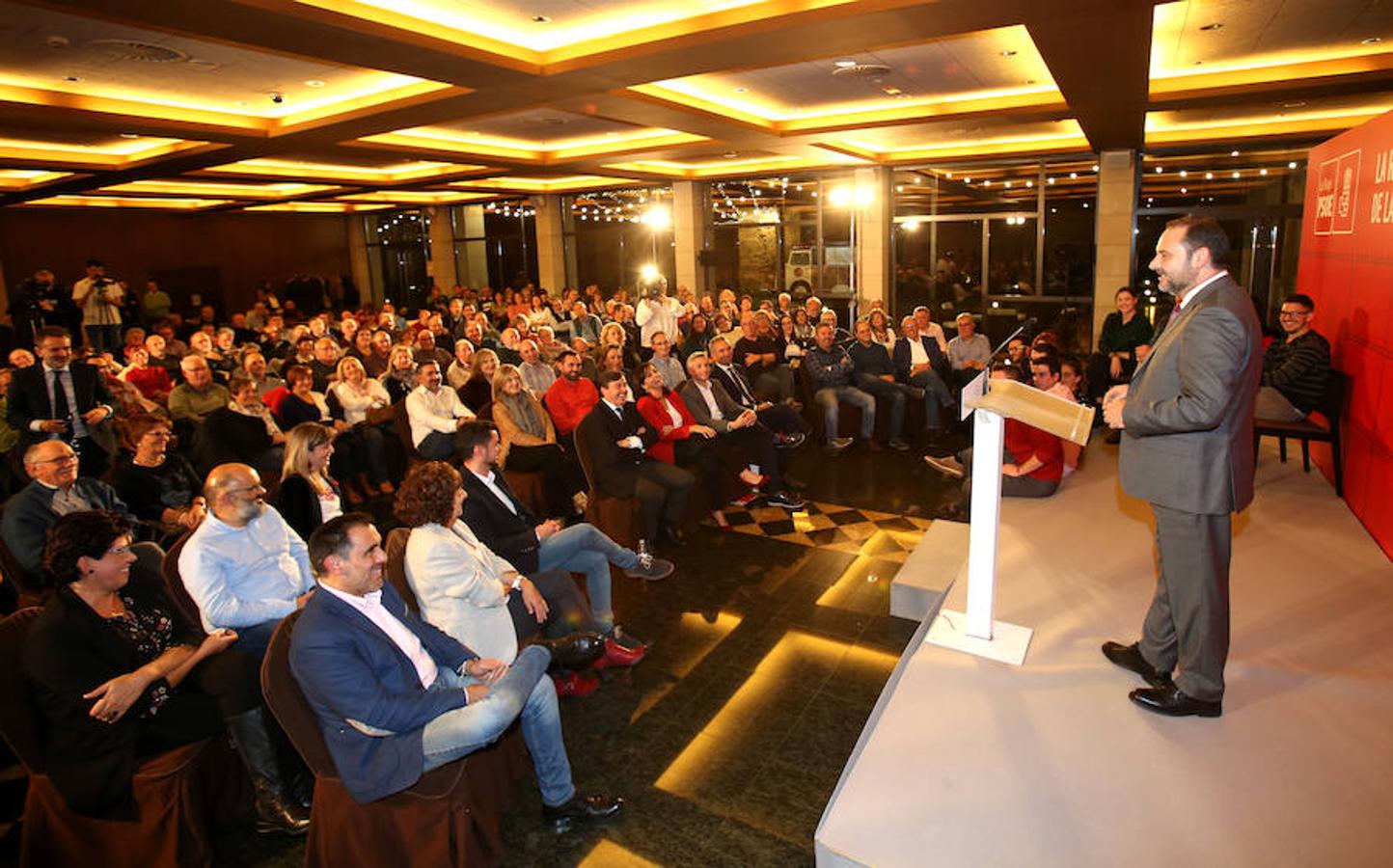 El ministro de Fomento, José Luis Ábalos ha intervenido en un acto del PSOE en La Rioja, junto a su secretario general, Francisco Ocón, y la secretaria federal de Mundo Rural y portavoz del Grupo Parlamentario Socialista, Concepción Andreu en el restaurante Delicatto de Logroño.