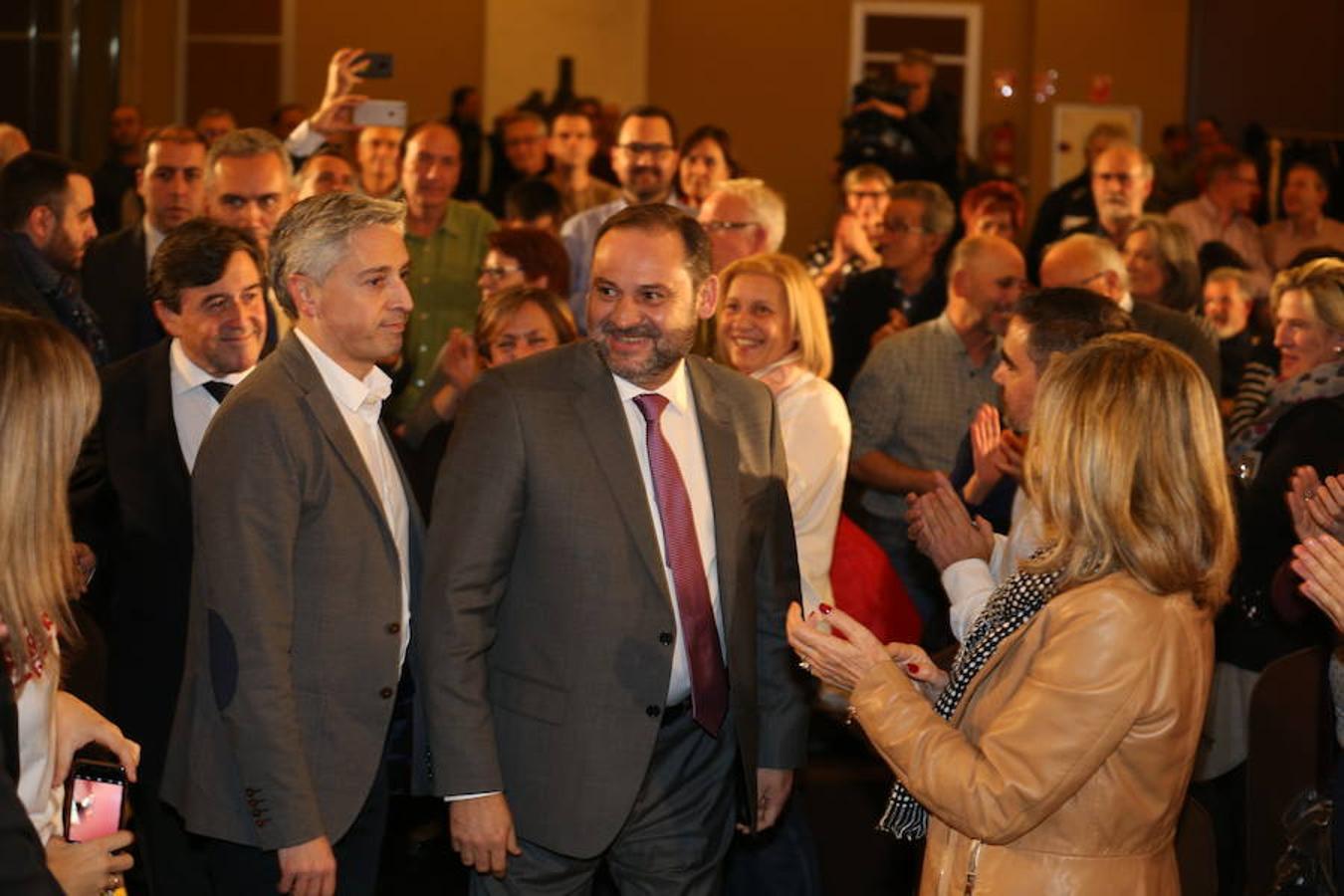 El ministro de Fomento, José Luis Ábalos ha intervenido en un acto del PSOE en La Rioja, junto a su secretario general, Francisco Ocón, y la secretaria federal de Mundo Rural y portavoz del Grupo Parlamentario Socialista, Concepción Andreu en el restaurante Delicatto de Logroño.