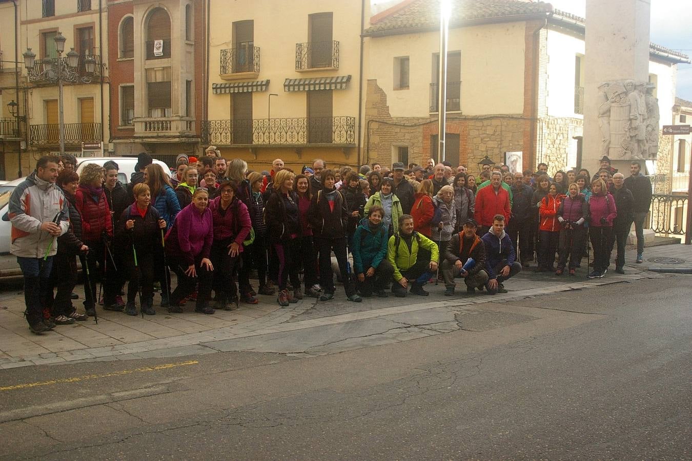 Alrededor de 150 personas estaban inscritas para tomar parte en una nueva edición de la 'Marcha de otoño', que tuvo lugar en Cenicero