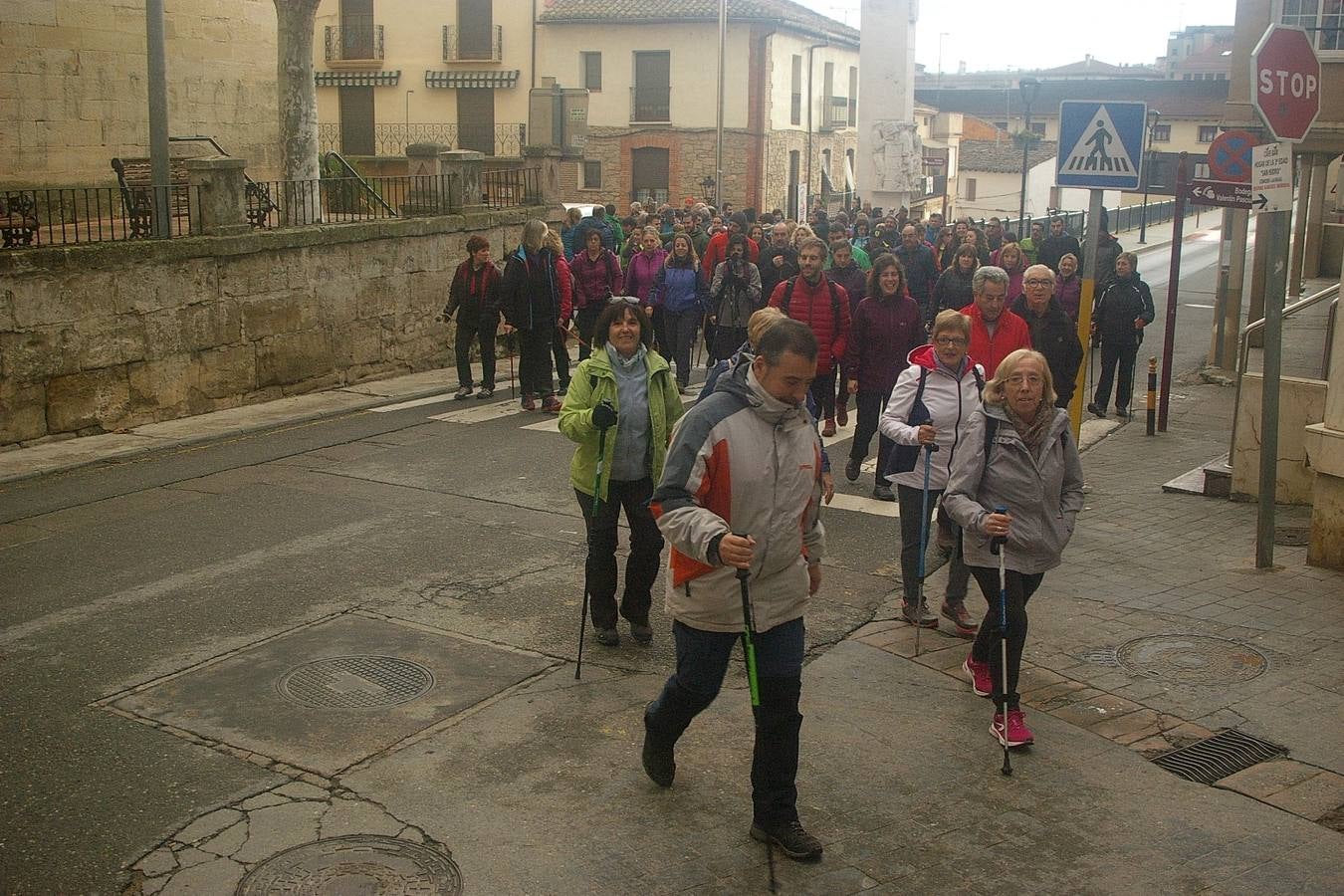 Alrededor de 150 personas estaban inscritas para tomar parte en una nueva edición de la 'Marcha de otoño', que tuvo lugar en Cenicero